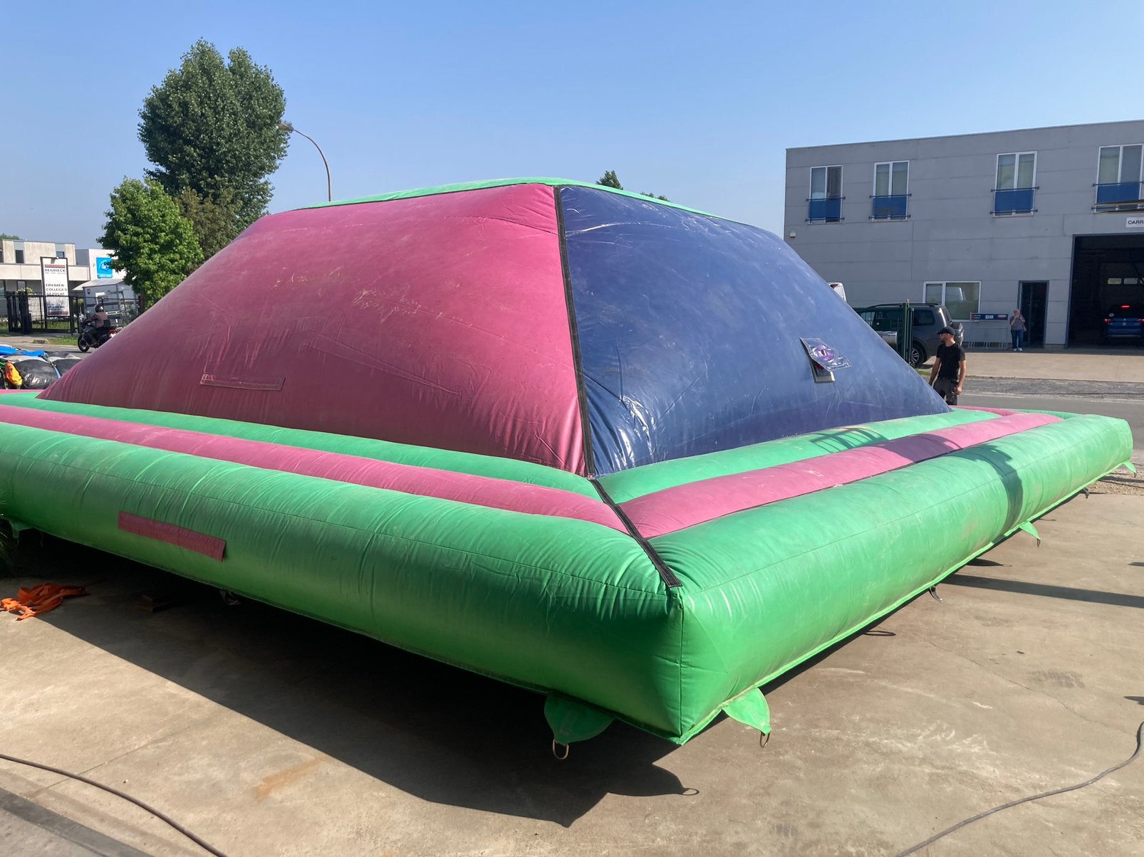 Montagne gonflable du château à vendre, Enfants & Bébés, Jouets | Extérieur | Coussins gonflables, Comme neuf, Enlèvement