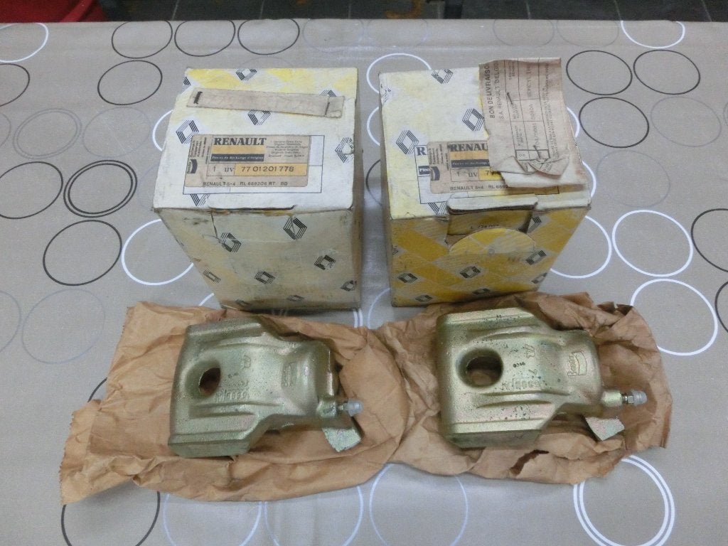 2 Remklauwen rechtsvoor Renault R4,R5,R6 (NOS), Auto-onderdelen, Ophalen of Verzenden, Nieuw, Renault