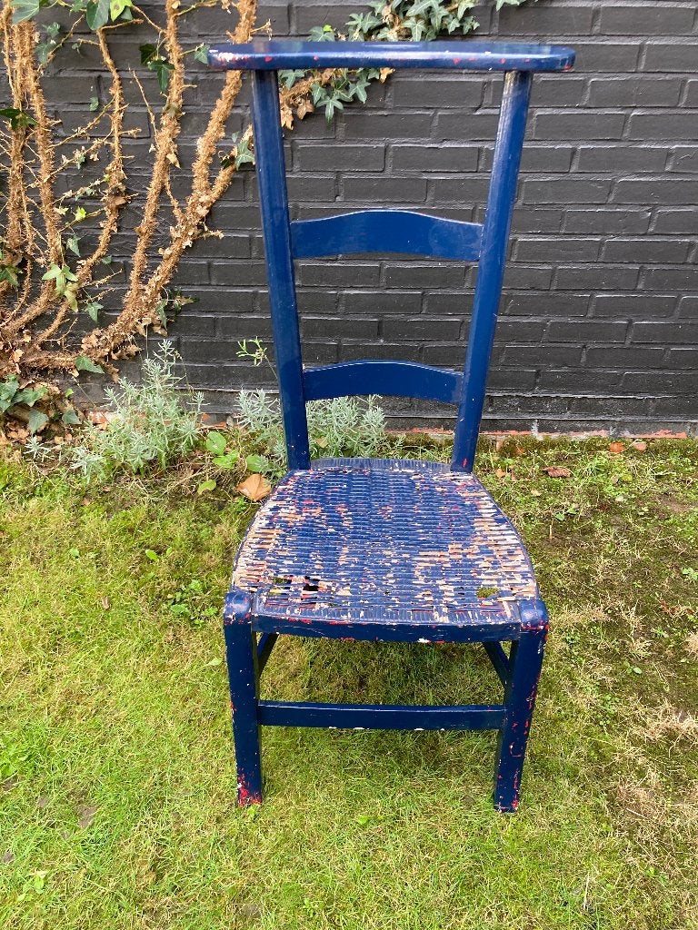 Chaise de prière ancienne en bois peint en bleu à restaurer, Enlèvement