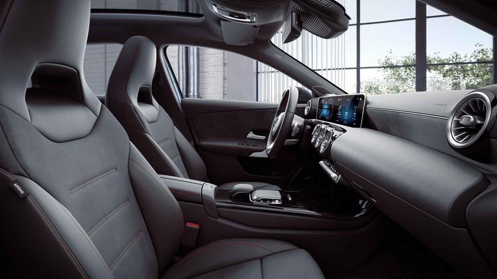 Mercedes-Benz A-klasse 250 Hatchback AMG Line | Panoramisch, Stof, Gebruikt, 4 cilinders, 5 deurs