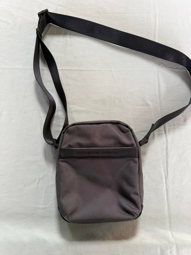 Sac à bandoulière Porsche Design comme neuve, Bijoux, Sacs & Beauté, Enlèvement, Comme neuf