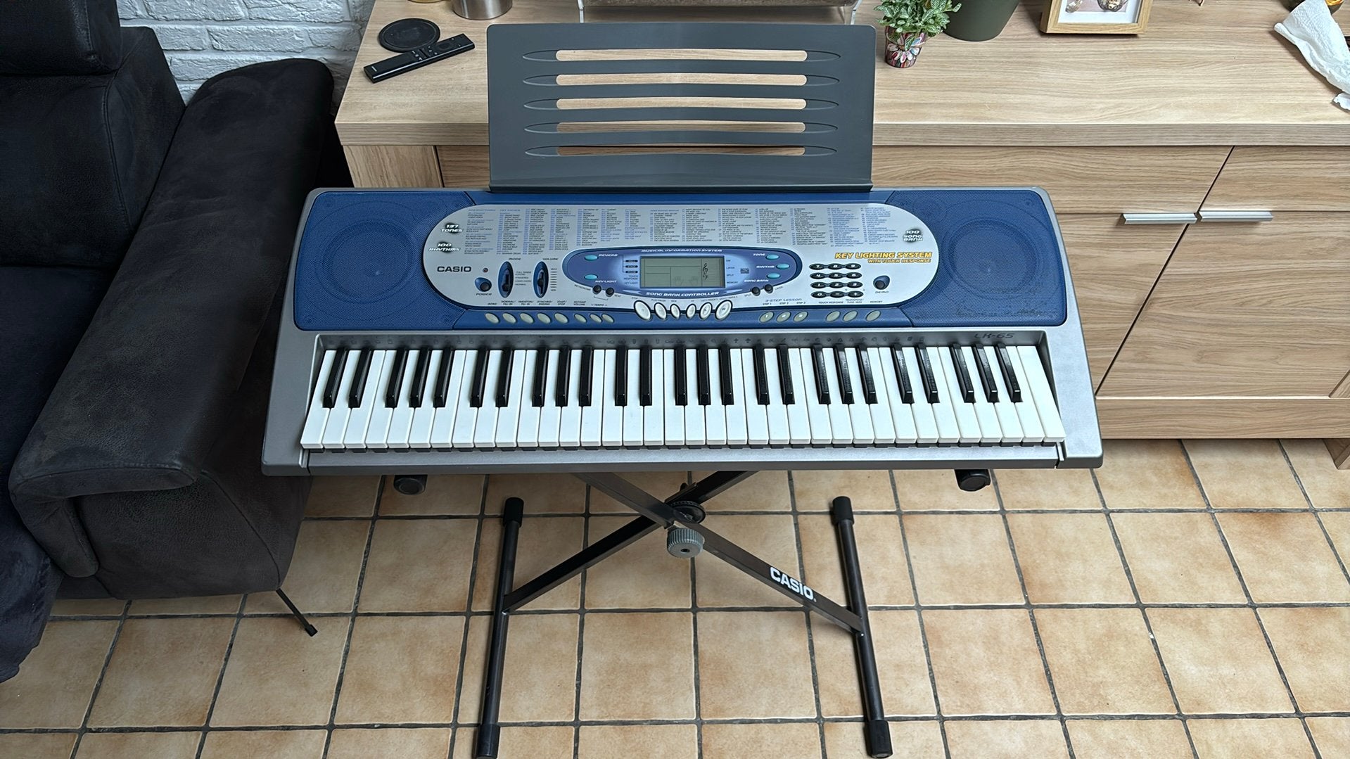 Casio LK-65 elektrische piano 61 toetsen, Muziek en Instrumenten, Ophalen, Casio, Met standaard, 61 toetsen