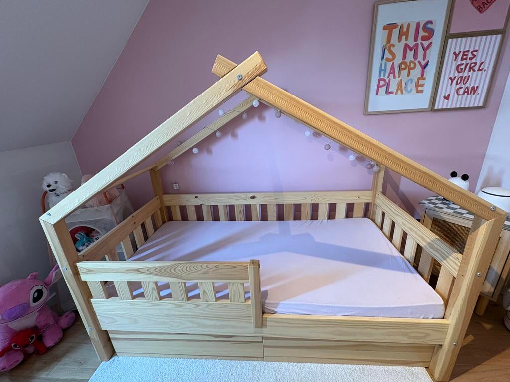 Bedhuisje met 2 lades, lattenbodem en matras, Enfants & Bébés, Chambre d'enfant | Lits, Comme neuf, Sommier à lattes, Enlèvement