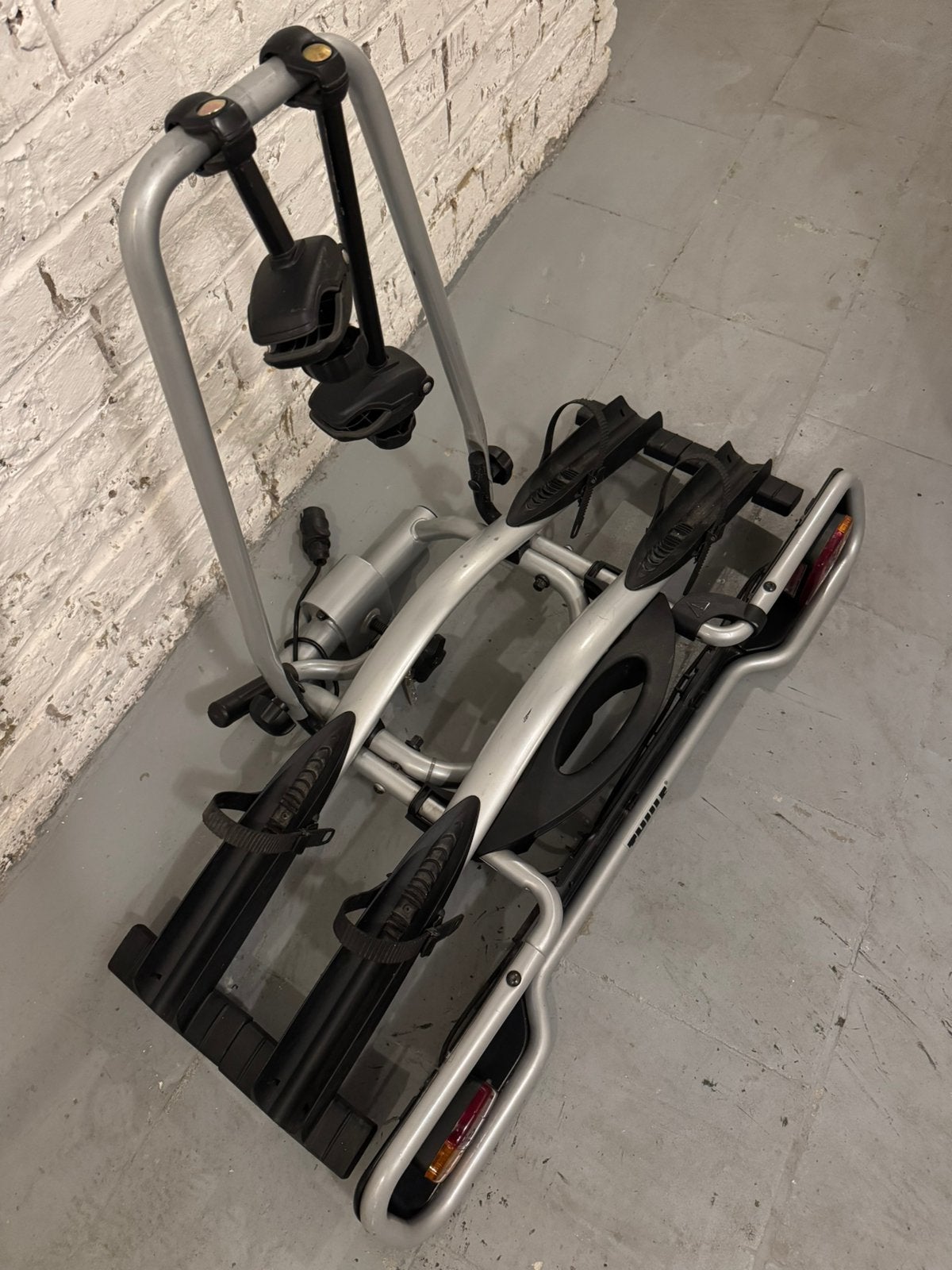 Porte-vélo THULE basculant et verrouillable, Autos : Divers, Porte-vélos, Comme neuf, Enlèvement