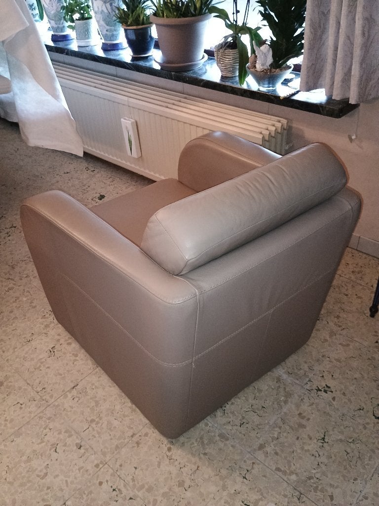 Fauteuil in beige leder, Ophalen, Zo goed als nieuw, 50 tot 75 cm, Eigentijds