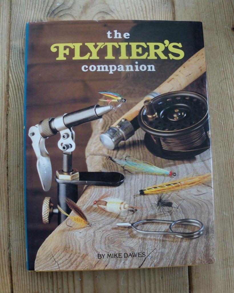 The Flytier’s companion, Watersport en Boten, Hengelsport | Vliegvissen, Ophalen of Verzenden, Zo goed als nieuw