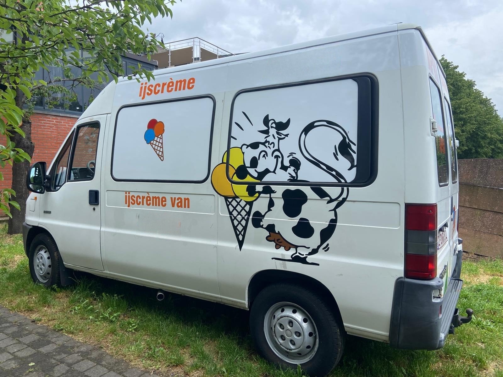 ijswagen/foodtruck te koop direct beginnen !!, Particulier