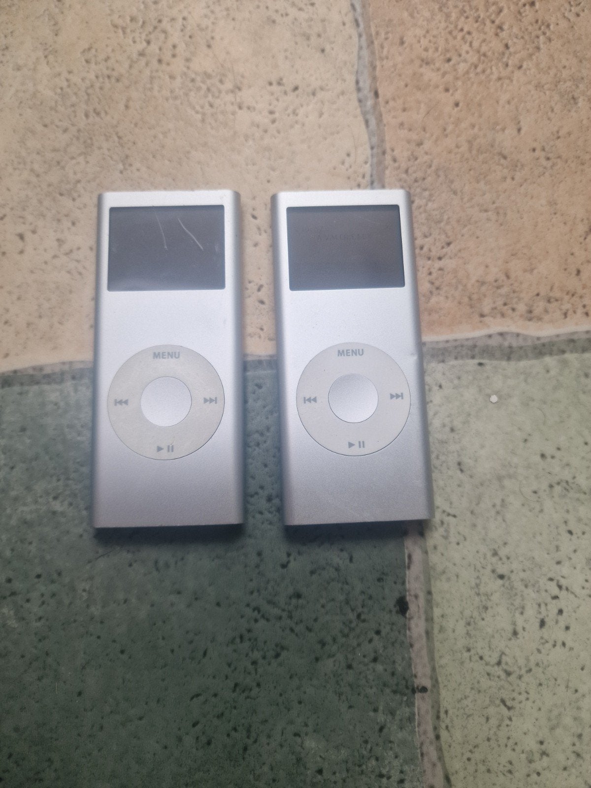 Lot 2x Apple iPod Nano 2ème Génération (2 Go + 4 Go) + Houss, Enlèvement ou Envoi