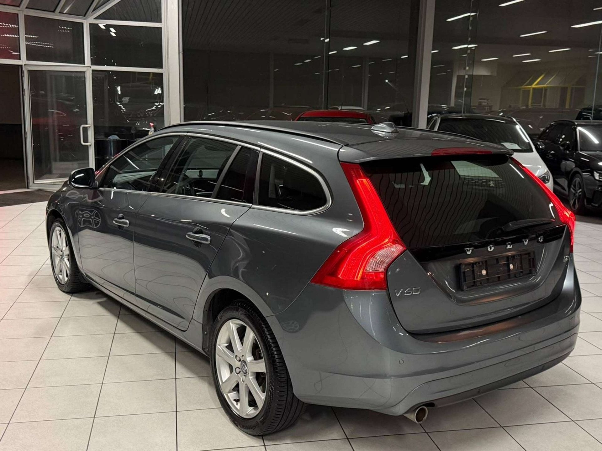 Volvo V60 D2 SIPS 2.0D 88kW Euro 6b, Autos, Achat, Entreprise, Boîte manuelle, Autres couleurs