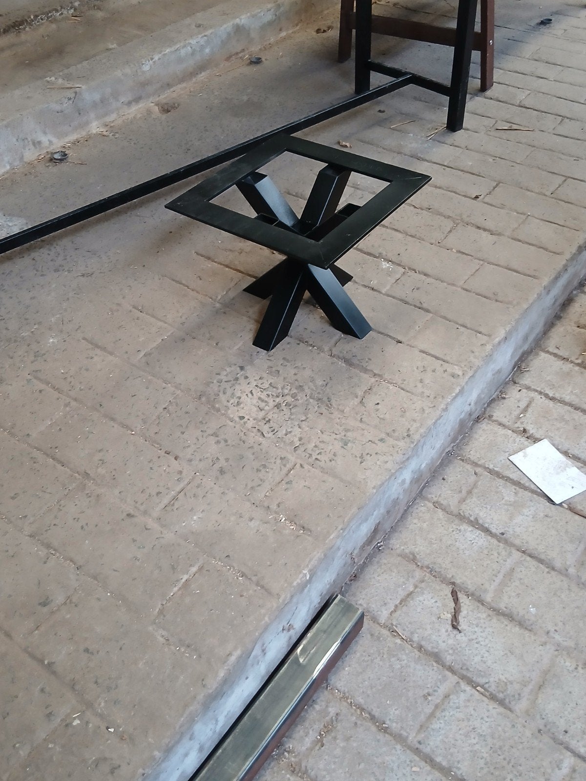 table, Enlèvement, Neuf, Autres métaux