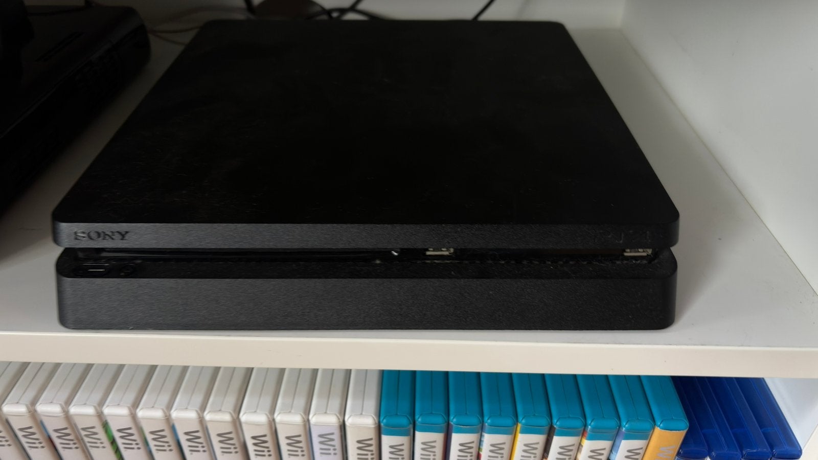 Playstation 4 + new pad + charger, Ophalen of Verzenden, Zo goed als nieuw