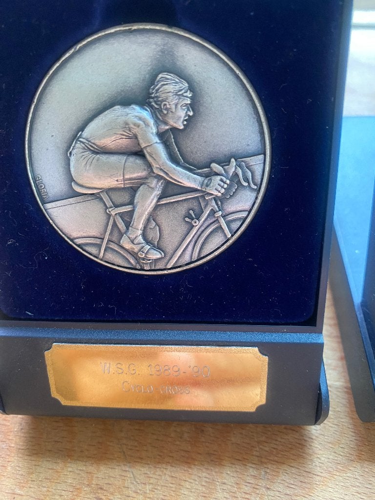 Cyclo cross medailles, Ophalen