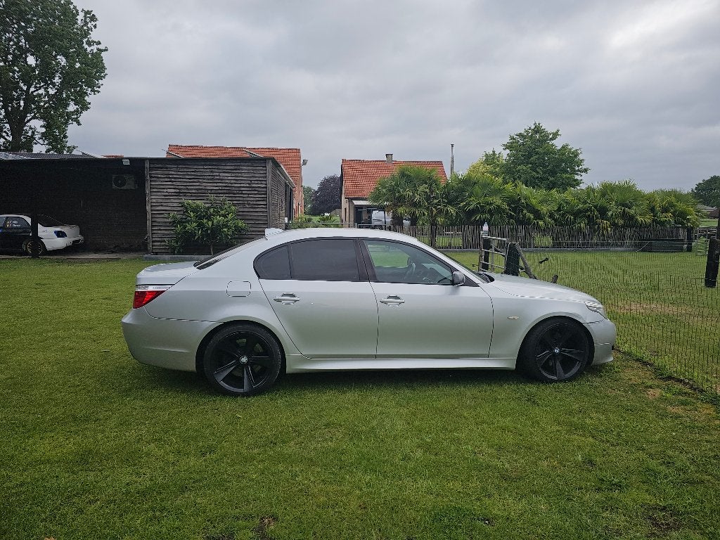 Bmw 530i, Autos, BMW, Cuir, Argent ou Gris, Noir, 5 portes