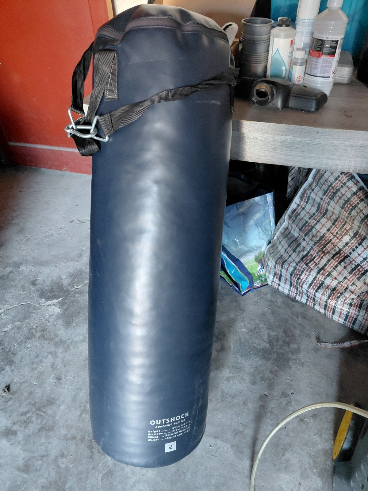 sac de frappe Outshock  bonne etat avec attache, Enlèvement ou Envoi