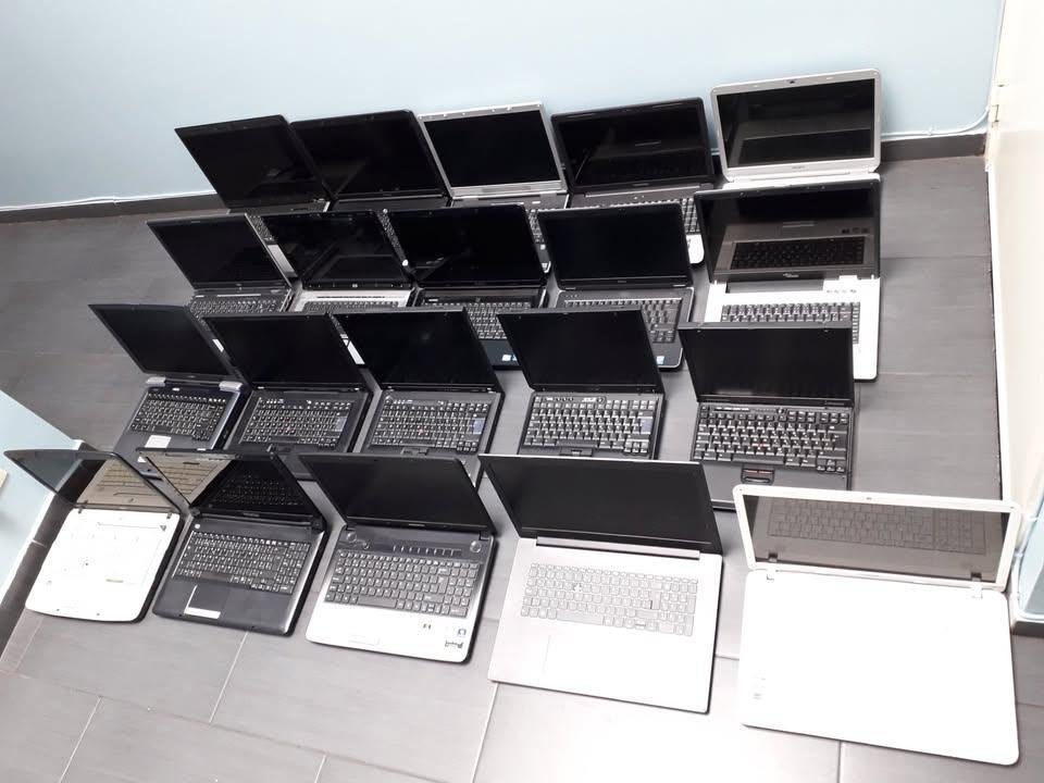 lot nformatique & Logiciels divers, Computers en Software, Laptopstandaarden, Gebruikt, Ophalen