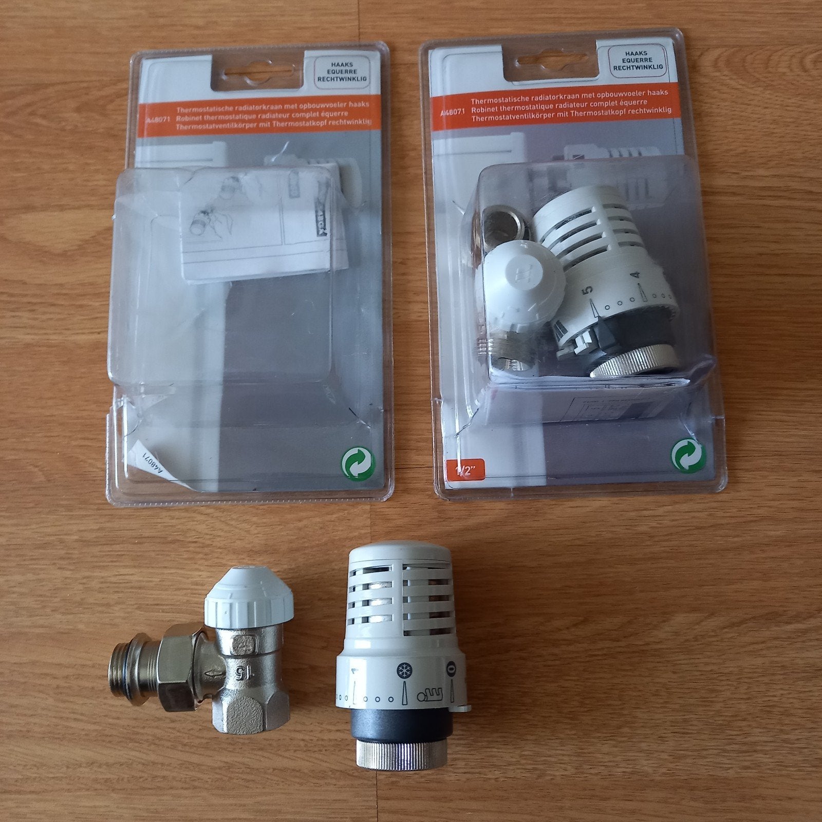 2 NIEUWE THERMOTATISCHE RADIATORKRANEN > HAAKS, Ophalen of Verzenden, Nieuw, Thermostaat
