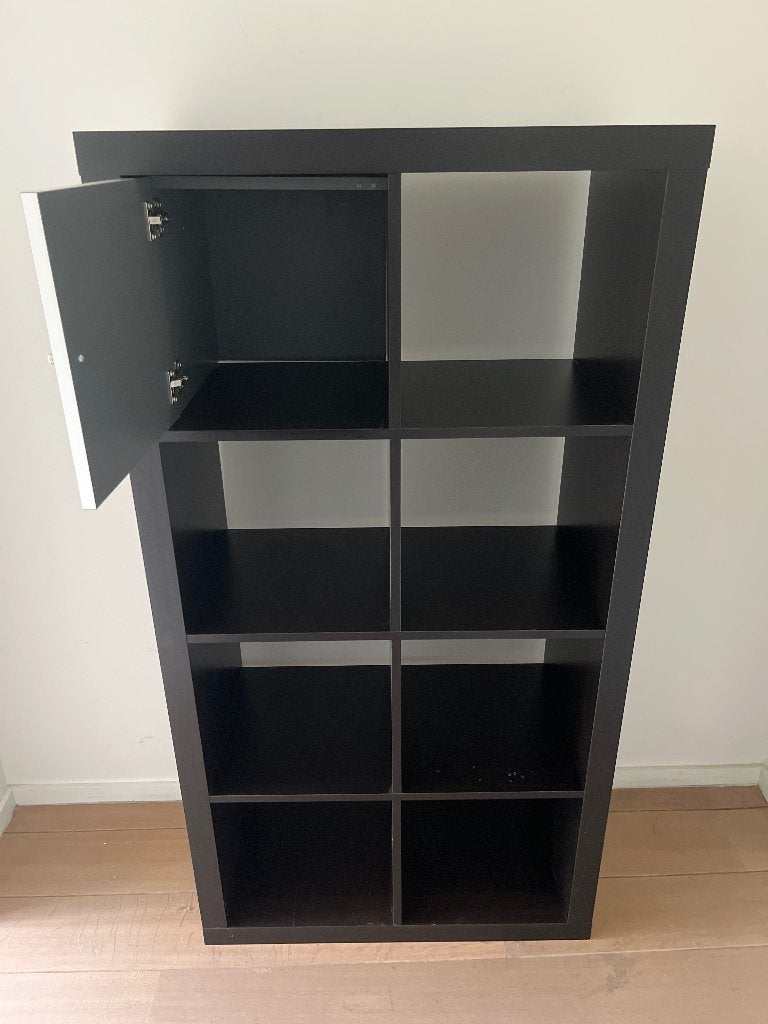 IKEA KALLAX 2x4 brun noir avec miroir — très bon état, Maison & Meubles, Armoires | Bibliothèques, 25 à 50 cm, Avec porte(s), Comme neuf