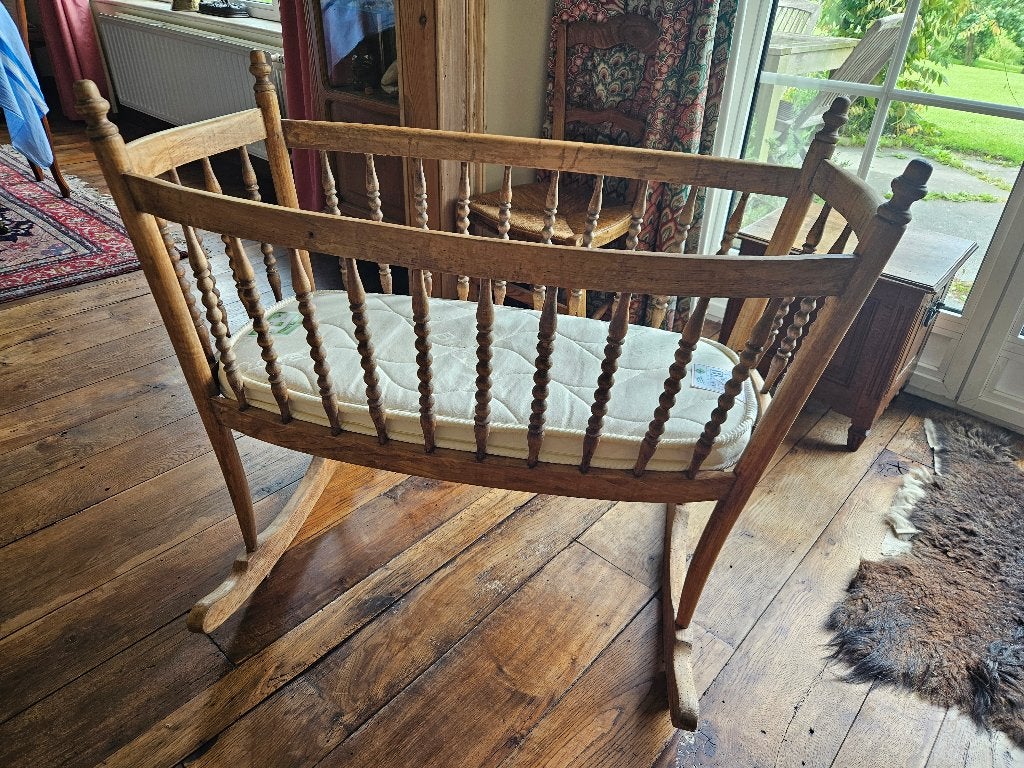 Berceau ancien - nouveau matelas BIO, Enfants & Bébés, Enlèvement, Utilisé, Berceau