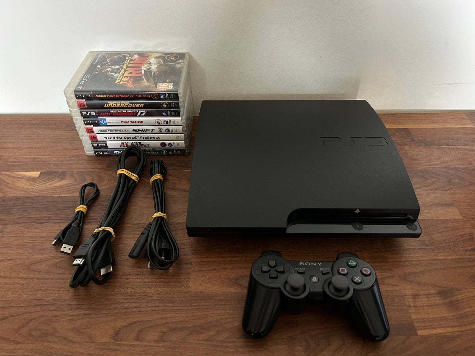 PlayStation 3 Slim / PS3 – Need for Speed Bundle – 8 Games, Enlèvement ou Envoi, Avec 1 manette, 320 GB, Comme neuf