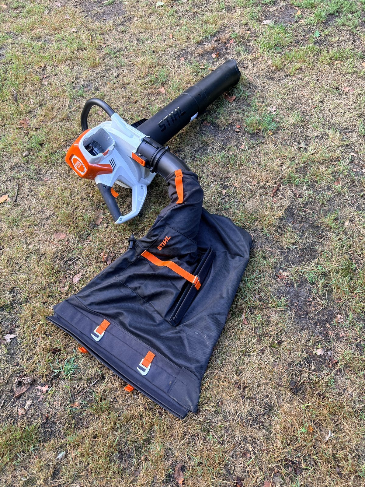 Stihl sha 140 accubladzuiger, zonder accu en lader., Ophalen, Zo goed als nieuw, Accu, Met opvangzak