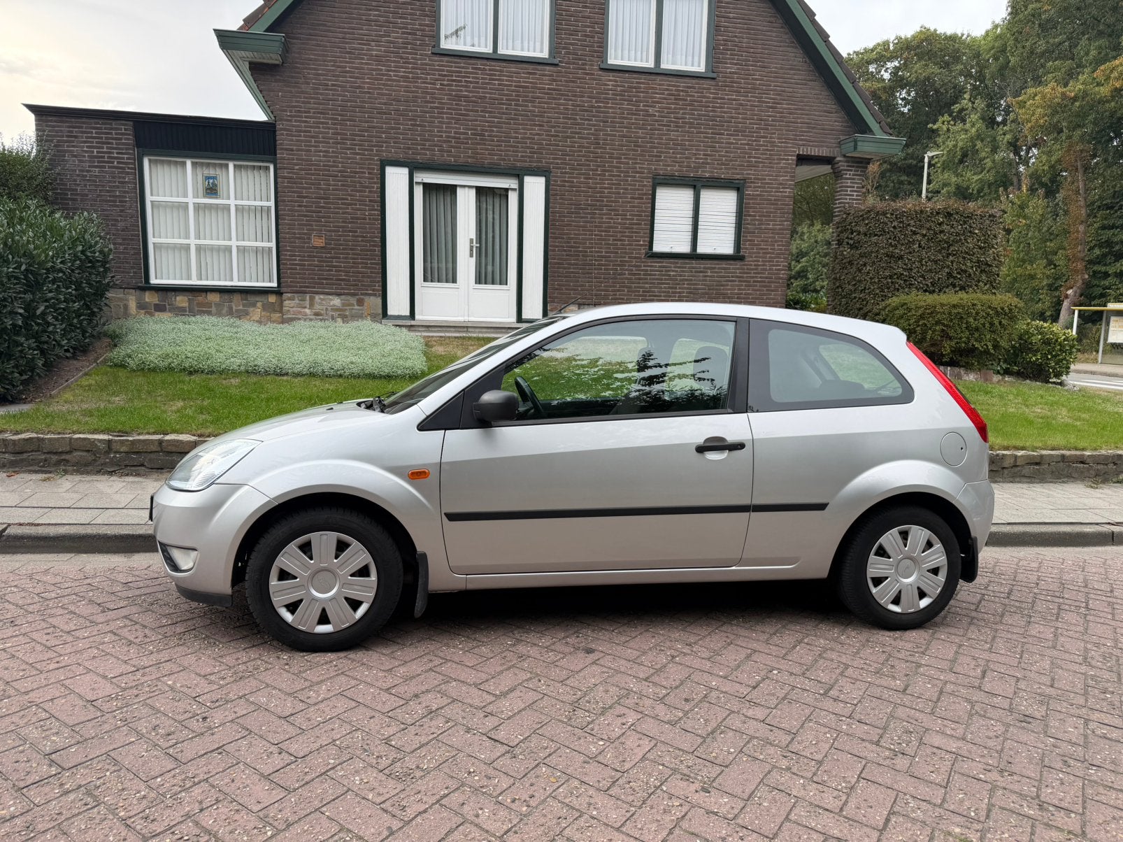 Ford Fiesta 1.4i benzine AUTOMAAT 086000km Airco gekeurd, Auto's, Automaat, Dealer onderhouden, https://public.car-pass.be/vhr/33fdbfbf-9836-4122-8ee0-4cde81b0b790