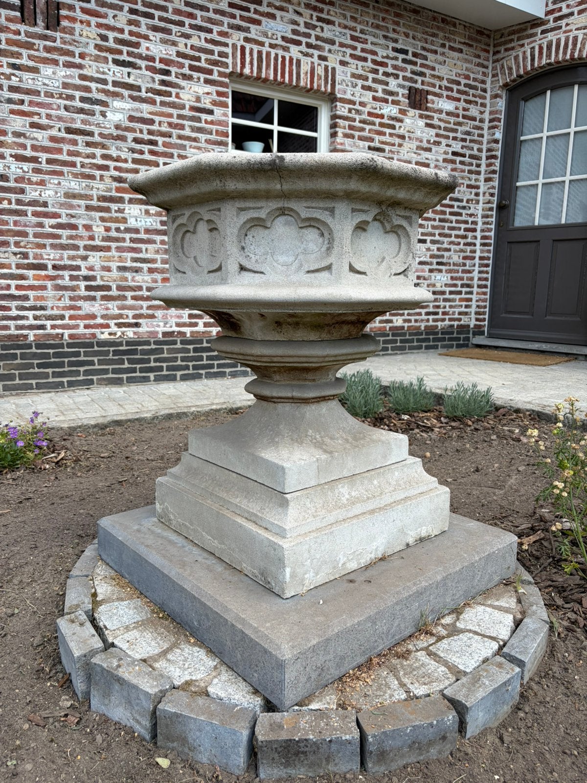 Achthoekige jardinière gotische stijl, Ophalen, Gebruikt