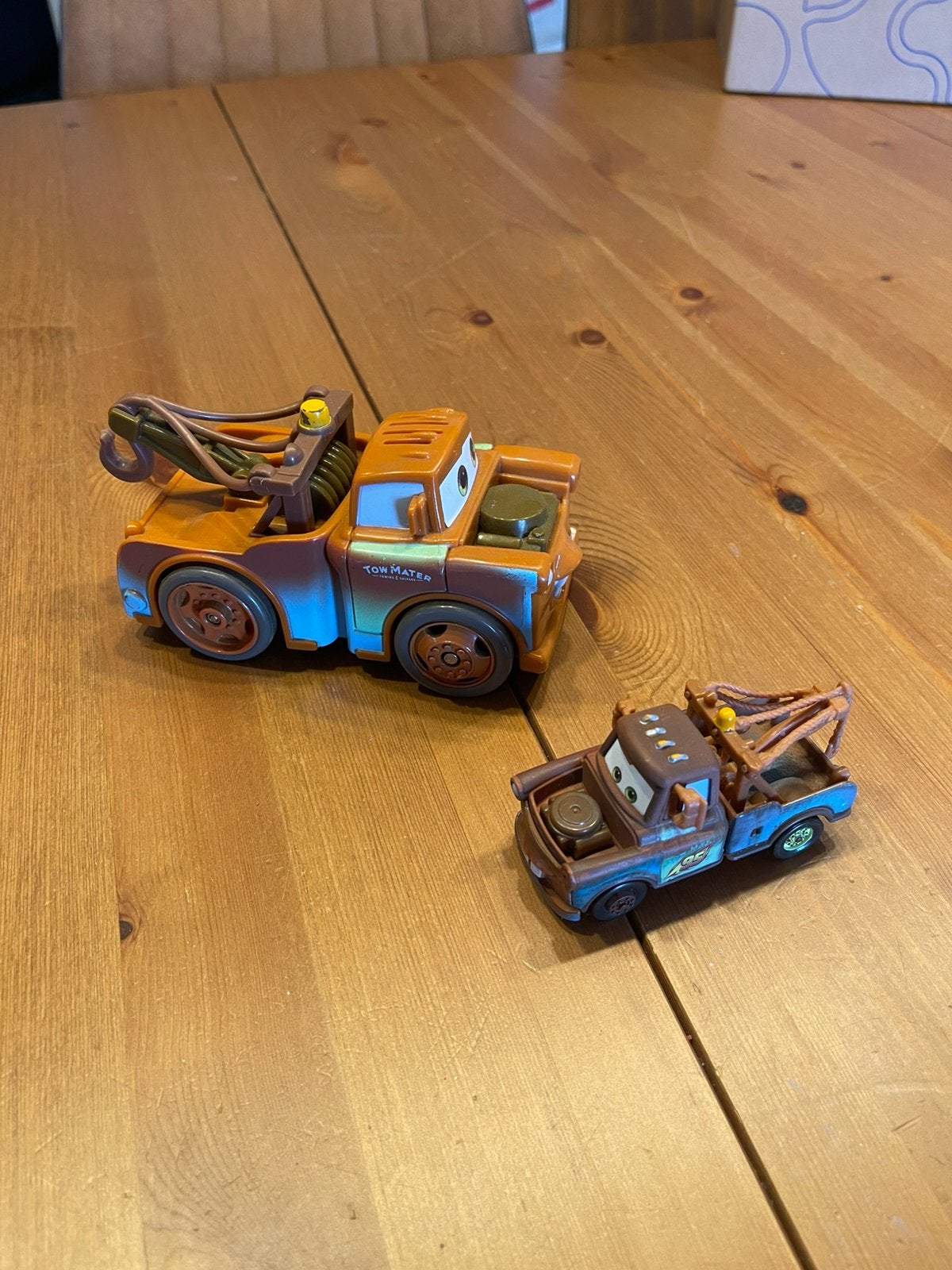 Set van 2 Takel wagens, waaronder Shake 'N Go Mater, Ophalen of Verzenden, Zo goed als nieuw