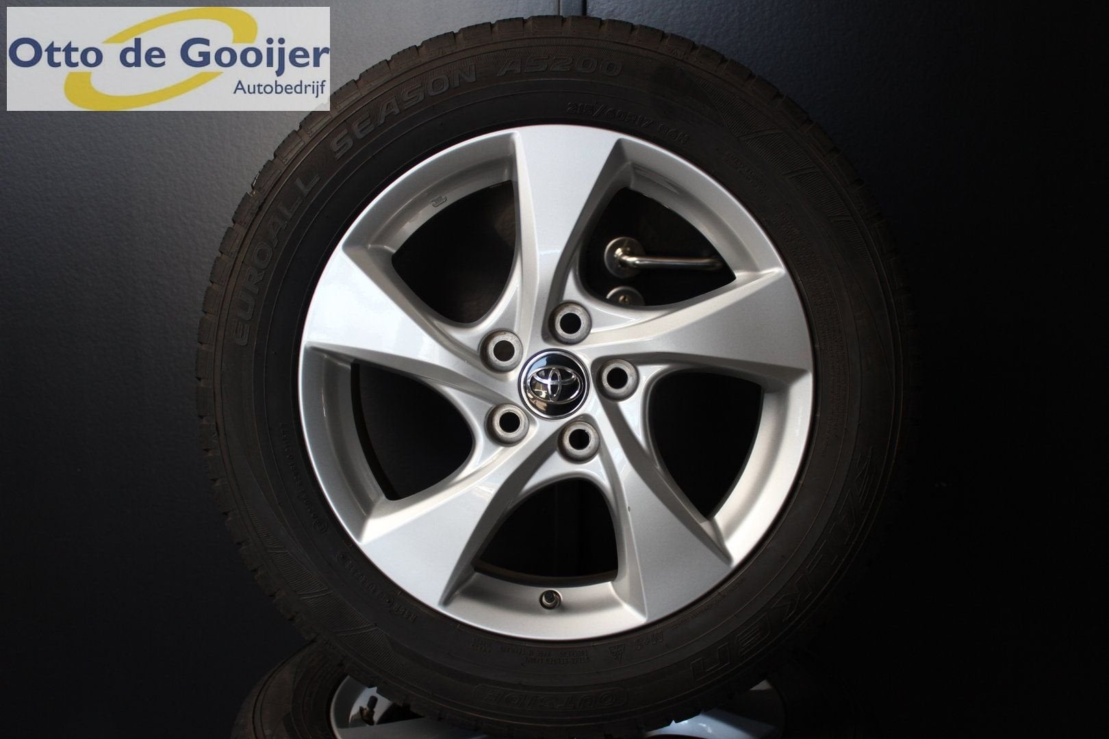 Originele Toyota C-HR Velgen 17 Inch All Season Banden, Pneus et Jantes, 215 mm, 4 Saisons, -