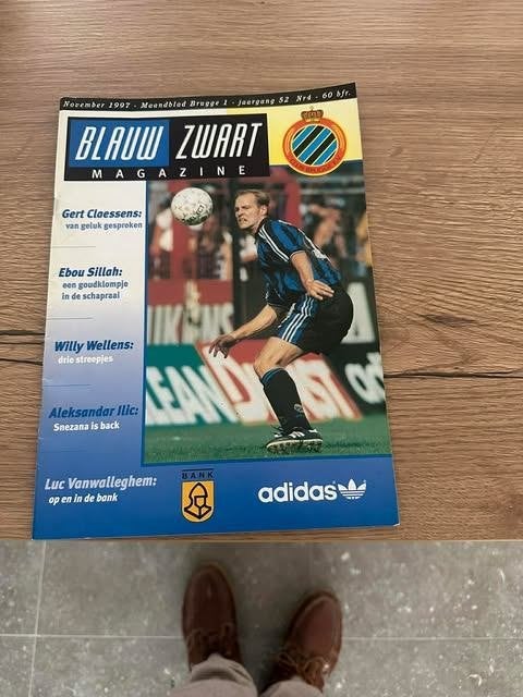 Blauw zwart magazine Gert Claessens nov 1997, Verzamelen, Sportartikelen en Voetbal, Zo goed als nieuw, Boek of Tijdschrift, Info@blauwzwm.mg