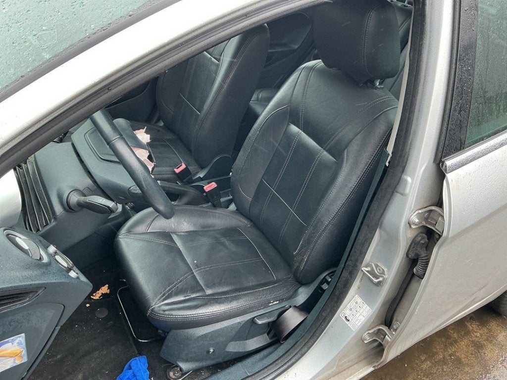 SIEGE AVANT GAUCHE ( CONDUCTEUR ) Ford Fiesta 6 (JA8), Henry-Ford-Straße  1
50735  Köln, DE, Ford-Werke GmbH, Kunden@ford.com