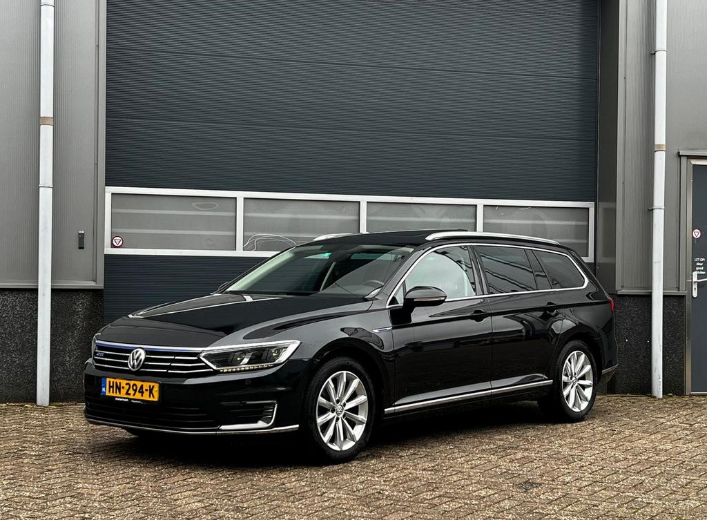 Volkswagen Passat Variant 1.4 TSI GTE Highline bj.2015 Camer, Auto's, Automaat, 9 kWh, Zwart, Break