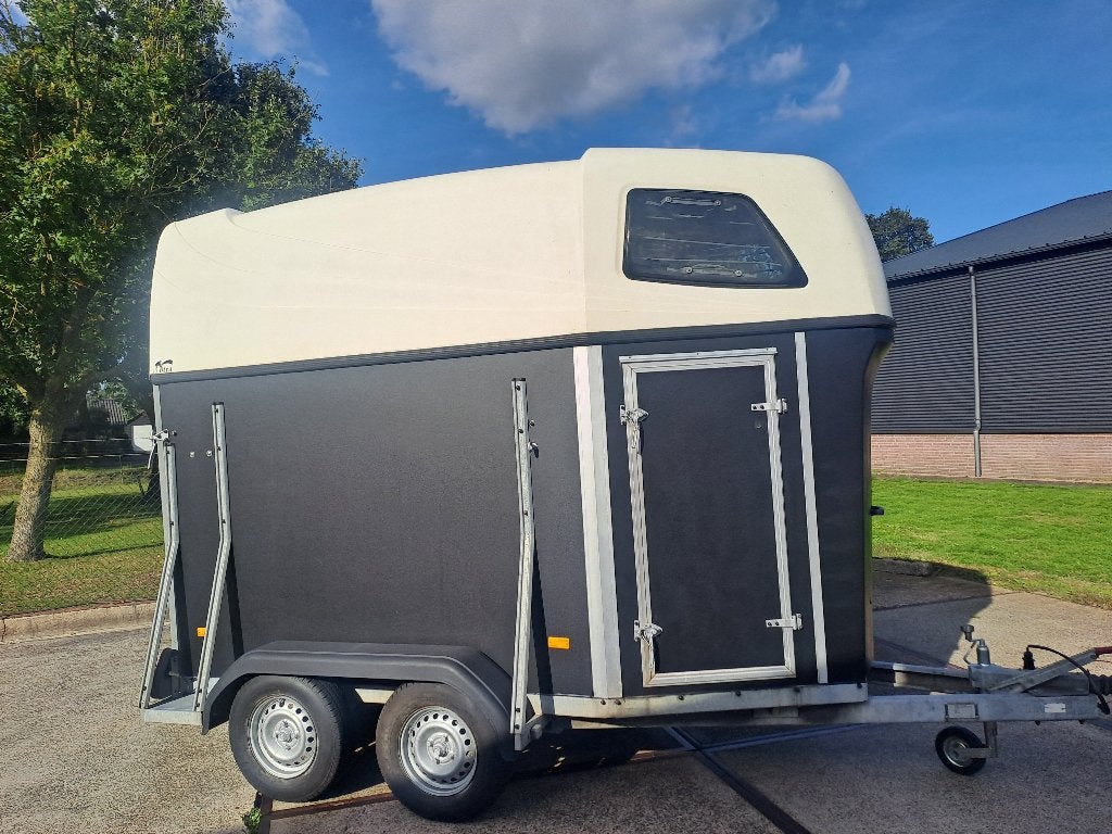 Nieuw opgebouwde hotra 1.5 paardstrailer met kunststof bodem, Ophalen, Zo goed als nieuw