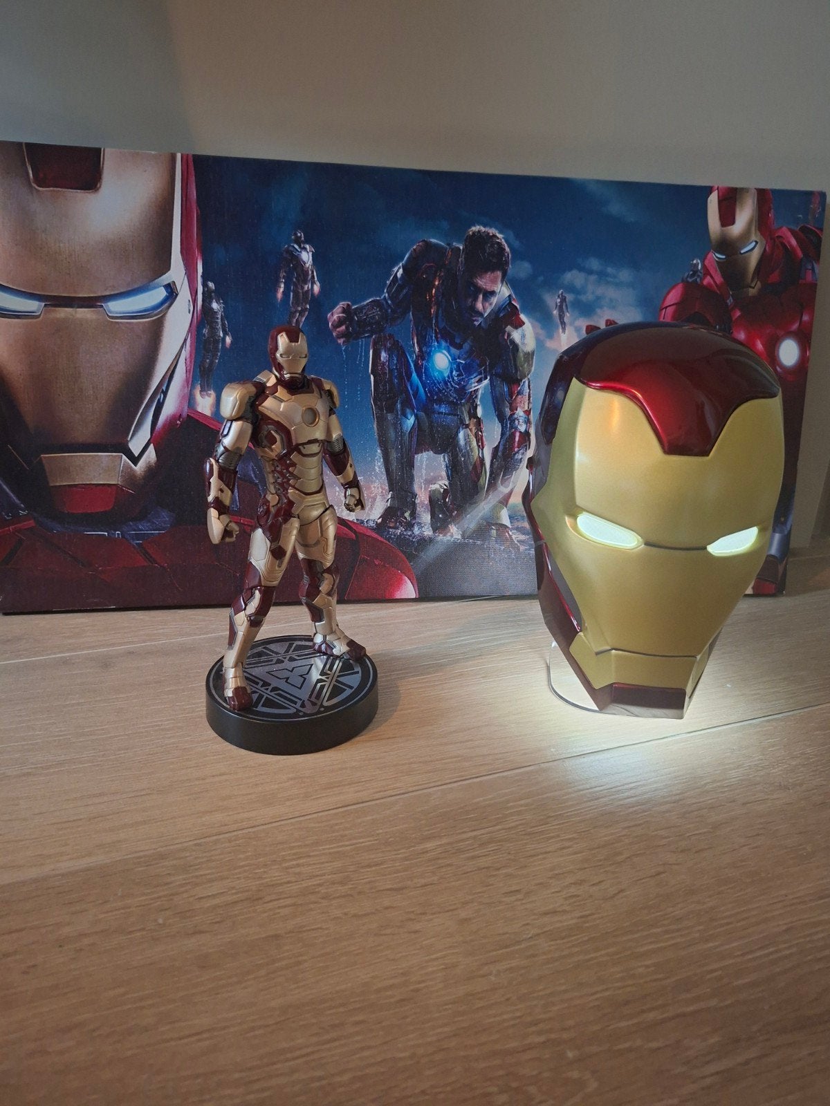 Iron Man Verzamelset: Beeldje Mark 42 + Verlichte Helm Lamp, Ophalen of Verzenden, Zo goed als nieuw