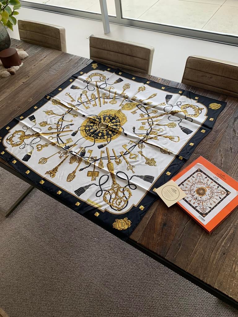 Foulard en soie Hermès « Les clefs » en excellent état, Enlèvement, Comme neuf, Écharpe