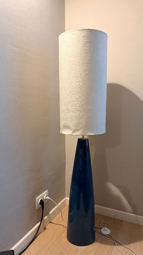 Lampadaire Vince Midi MADE.COM en céramique bleue, Céramique, Enlèvement, Design, Source lumineuse incluse