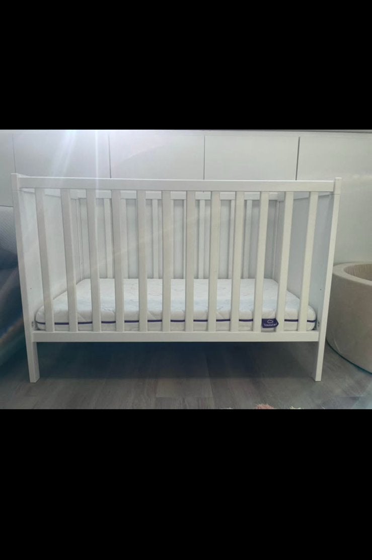 Babybedje Sundvik Ikea met matras Traumeland, Ophalen, Zo goed als nieuw, Ledikant