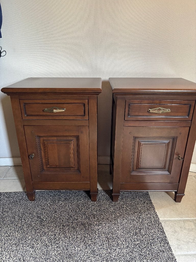 2 massief houten bijzetkastjes, Ophalen