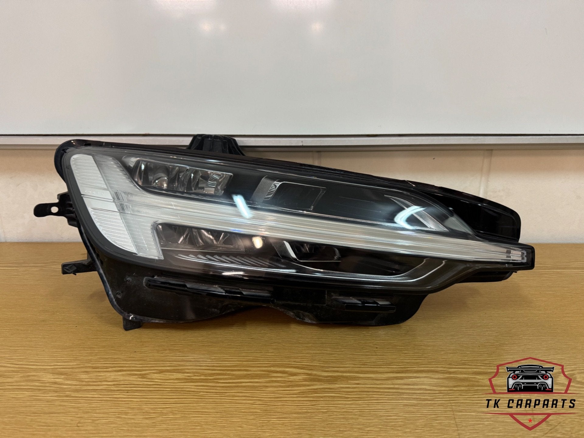 Volvo v60/s60 mid led koplamp rechts 32347005, Auto-onderdelen, Gunnar Engellaus vag 8
405 31  Gothenburg, SE, Info@volvocars.com