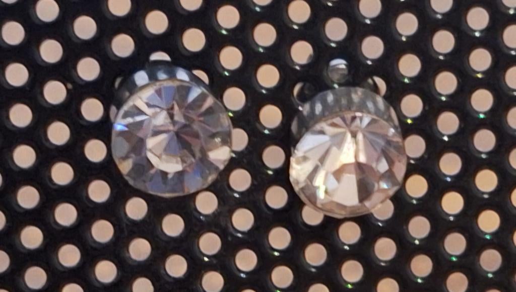 Zilverkleurige oorstekers met ronde facetgeslepen steen, Bijoux, Sacs & Beauté, Boucles d'oreilles, Puces ou Clous, Enlèvement ou Envoi
