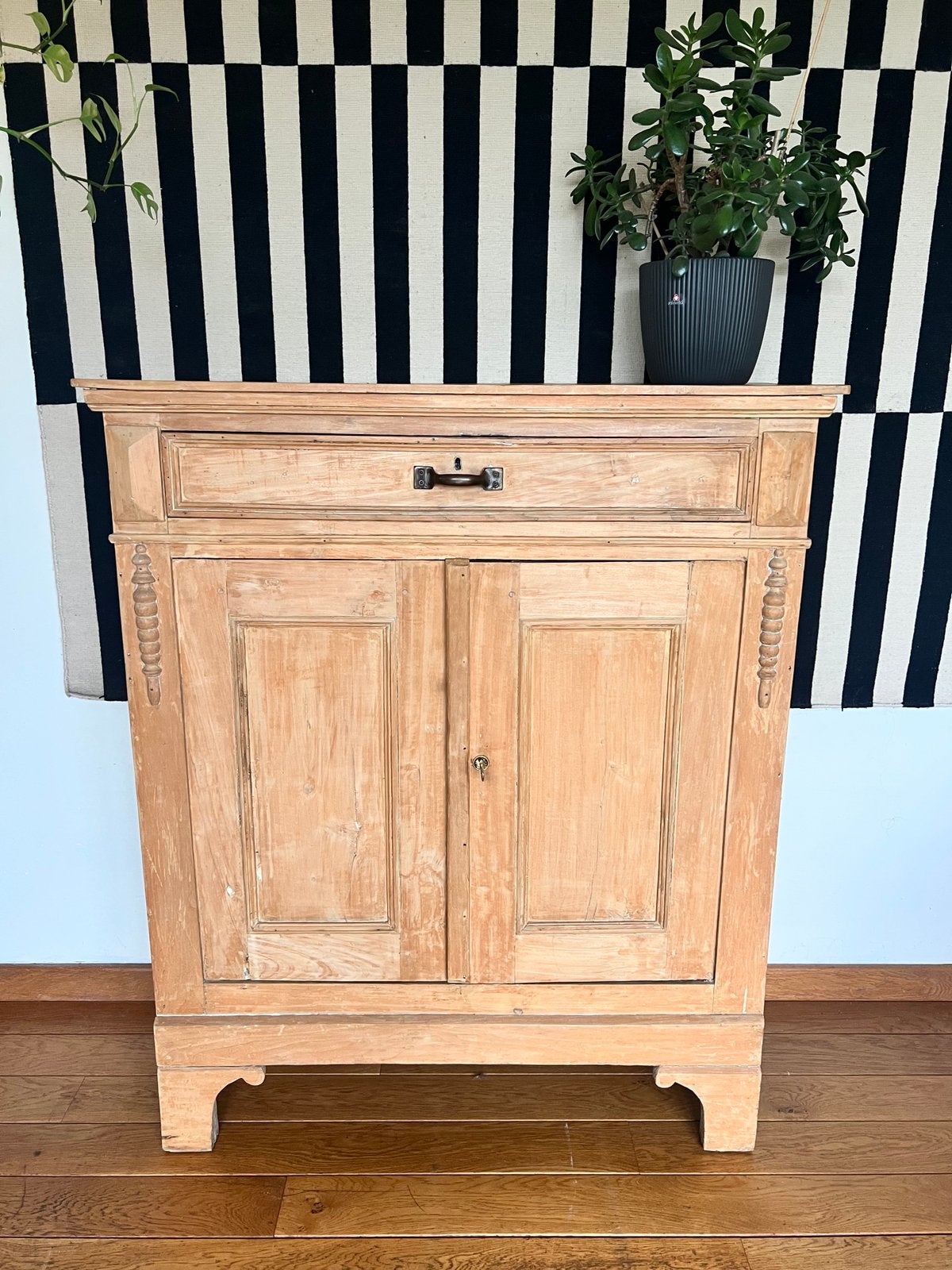 Oude landelijke buffetkast in massief hout (vintage), Huis en Inrichting, Ophalen, Gebruikt