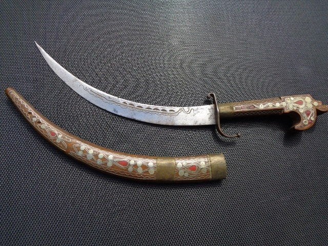 Antiek , kunst , handarbeid , met schede , L =40 cm., Antiek en Kunst, Kunst | Niet-Westerse kunst, 40 cm, Wapen, Handgemaakt