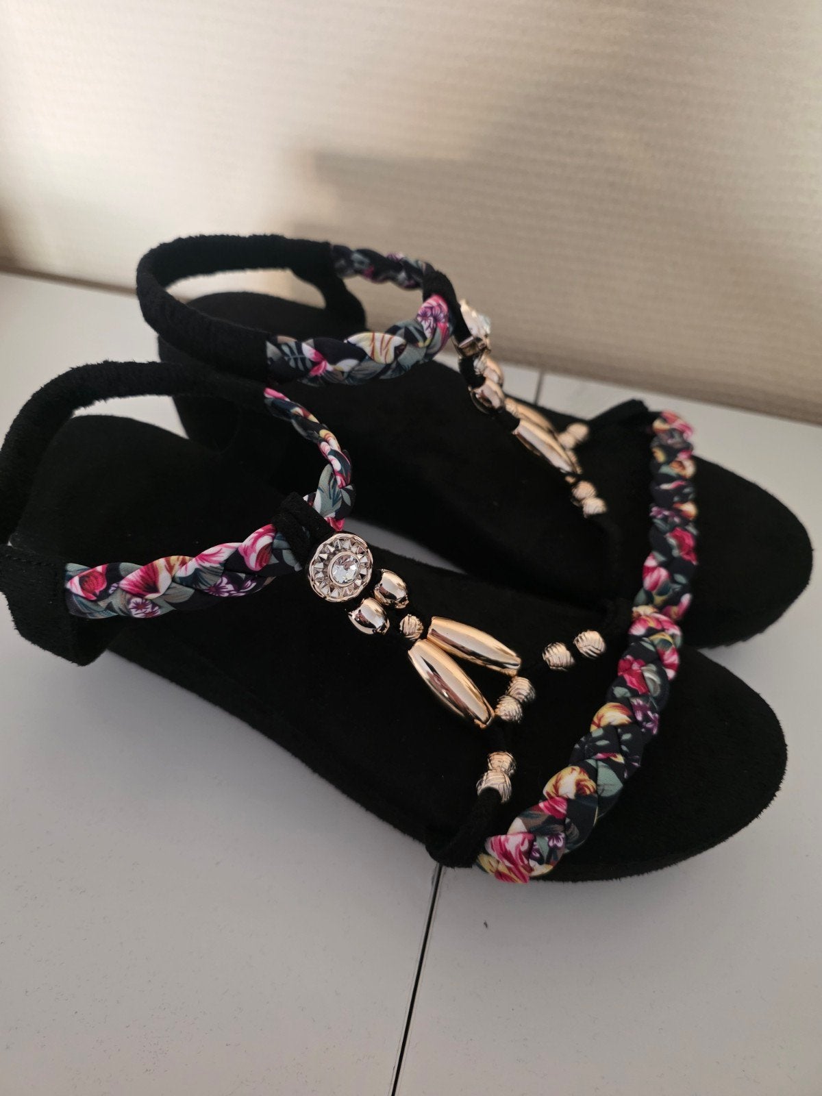 Très belles sandales pour femmes, Vêtements | Femmes, Chaussures, Neuf, Enlèvement, Chaussures de danse, Noir