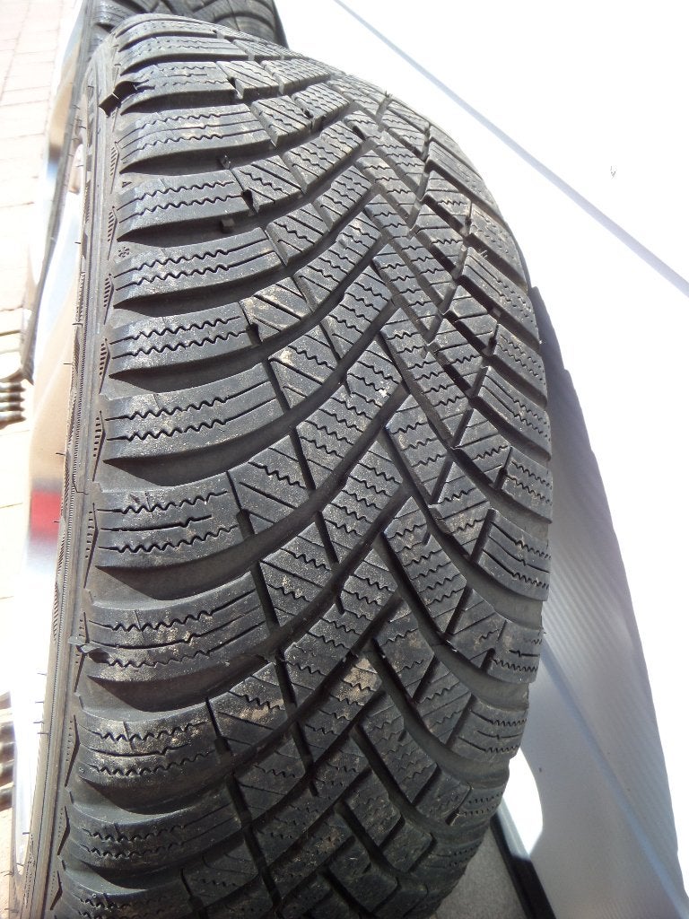 4 pneus Hiver 205/45R16 87H - Hankook winter I*ccept, Autos : Pièces & Accessoires, Neuf, Pneus hiver, 16 pouces, Véhicule de tourisme