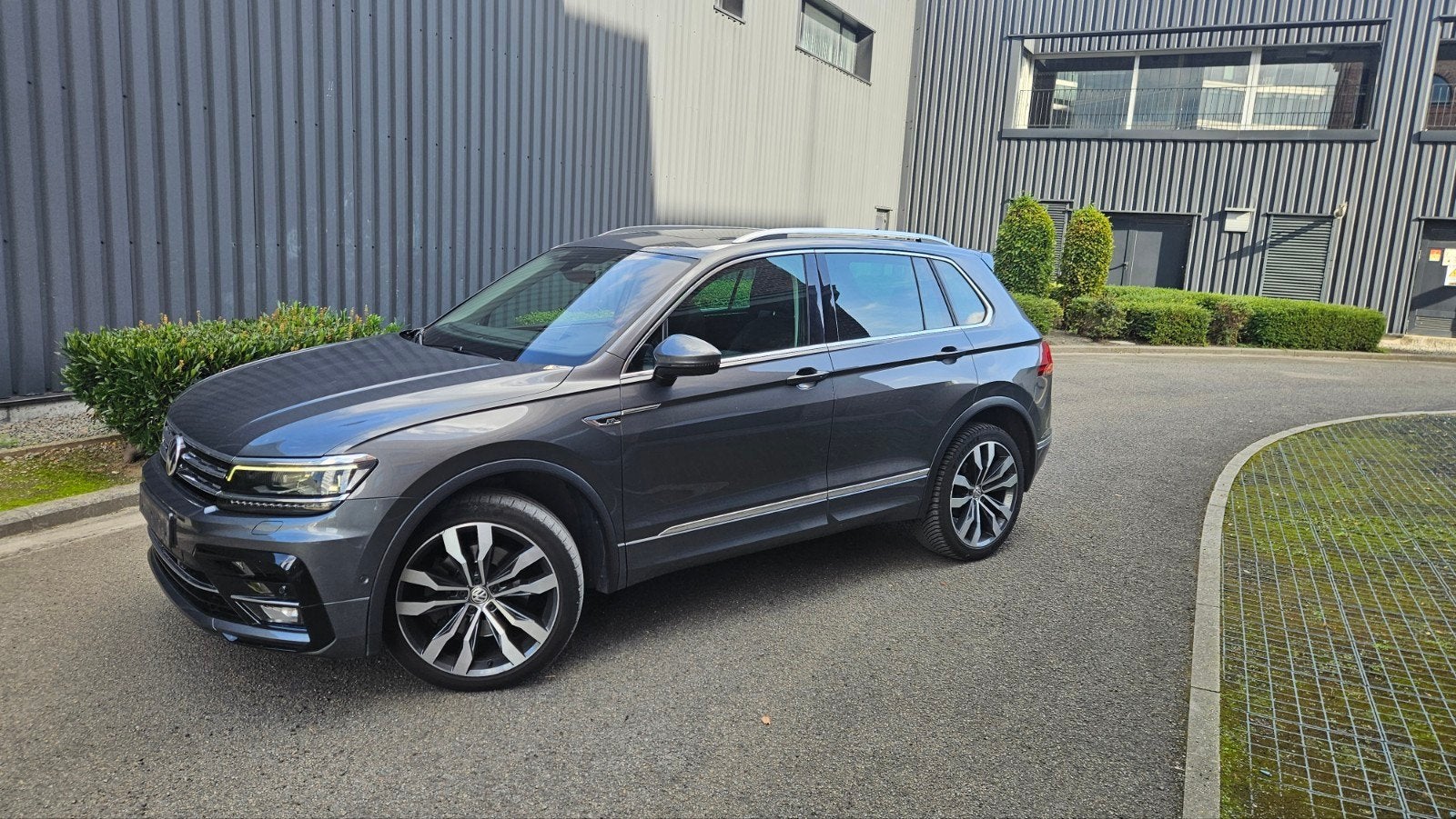 VW Tiguan R-LINE! AUTOMAAT/2017/ 2.0 tdi/ 1ste eigen/ FULL!!, Auto's, Automaat, Leder, Bedrijf, Diesel