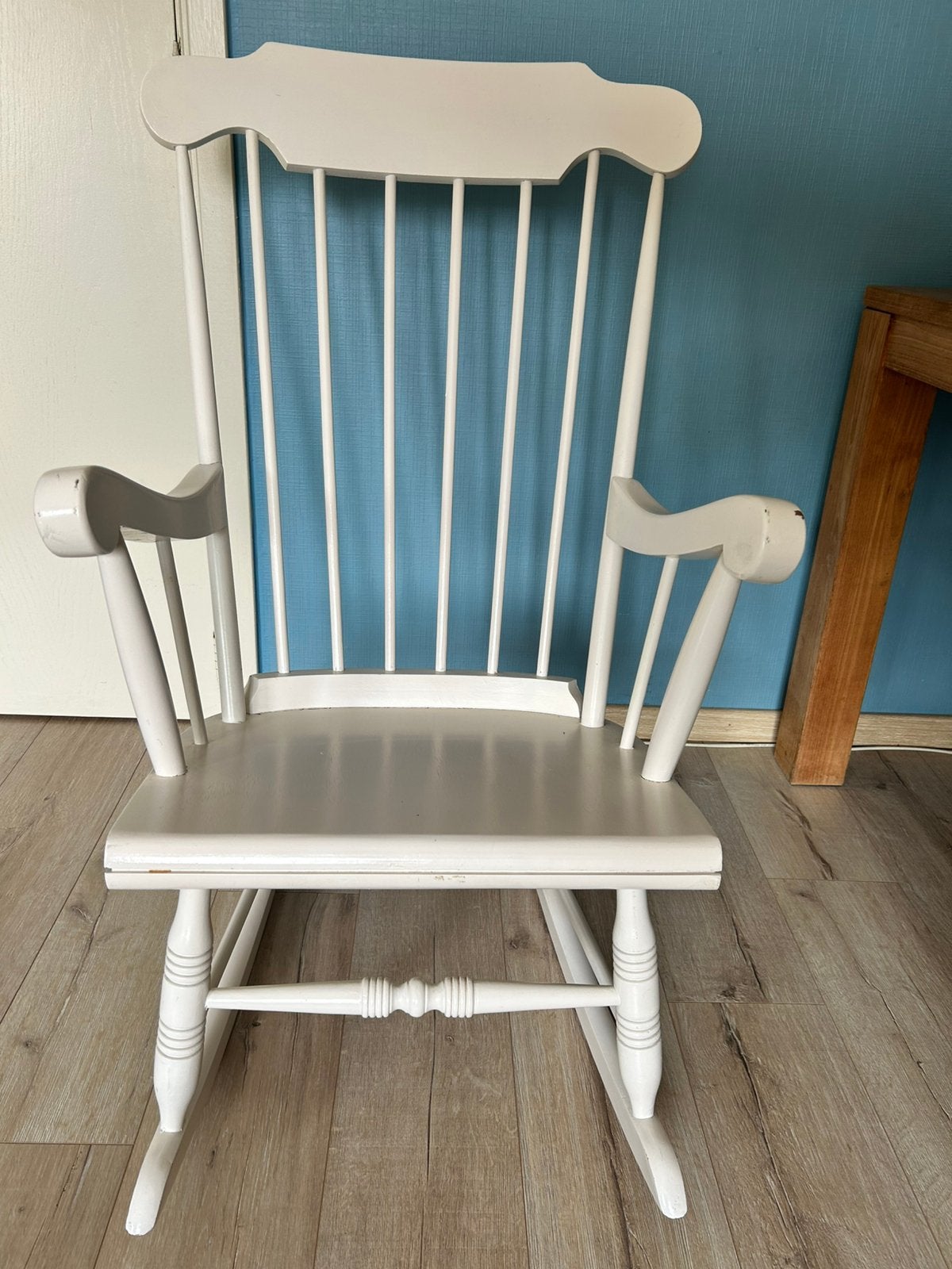 Klassieke witte houten schommelstoel (Windsor-stijl), Ophalen, Gebruikt
