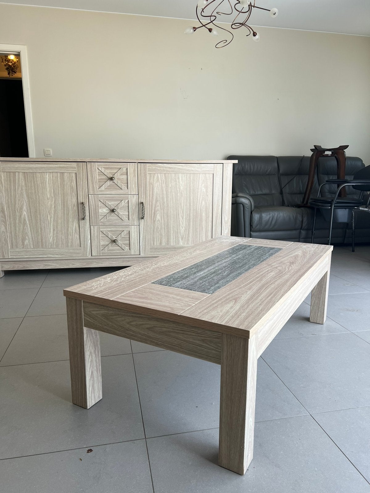 Houten salontafel, Enlèvement
