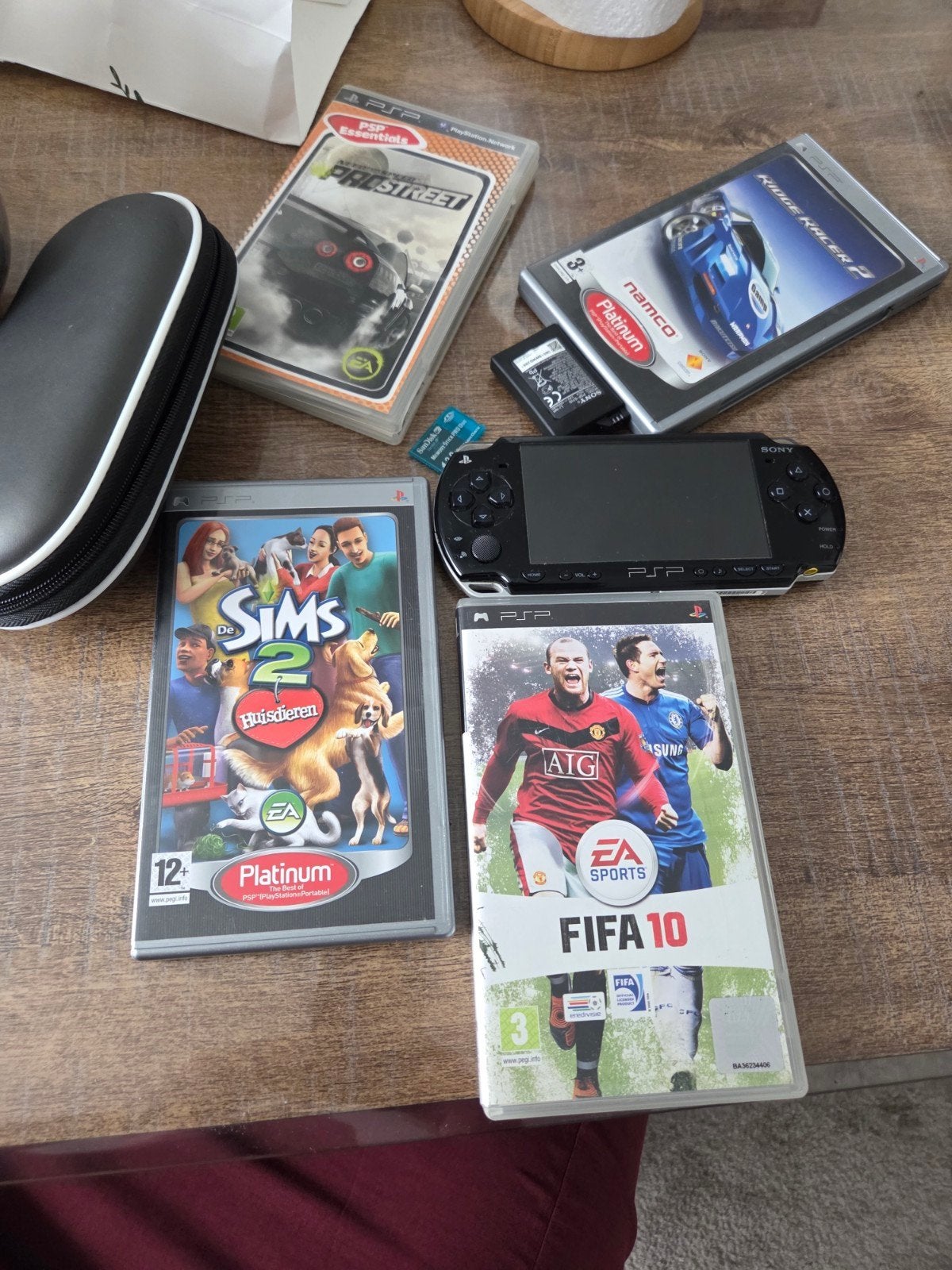Console Sony psp 2 portable 4 jeux
 Attention console ne fon, Games en Spelcomputers, Spelcomputers | Sony PSP, Ophalen of Verzenden
