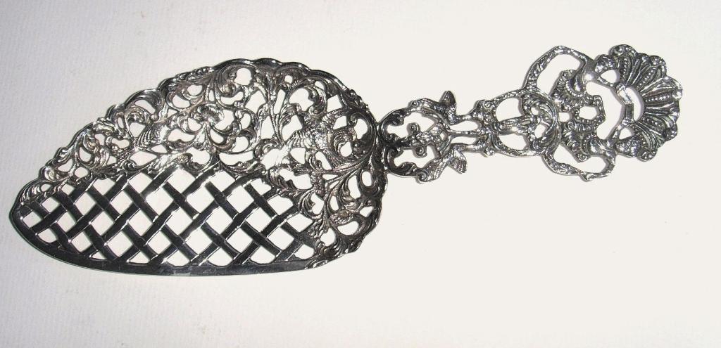 Pelle à gâteau ancienne en argent ajouré, poinçonnée, 1955., Enlèvement ou Envoi, Argent