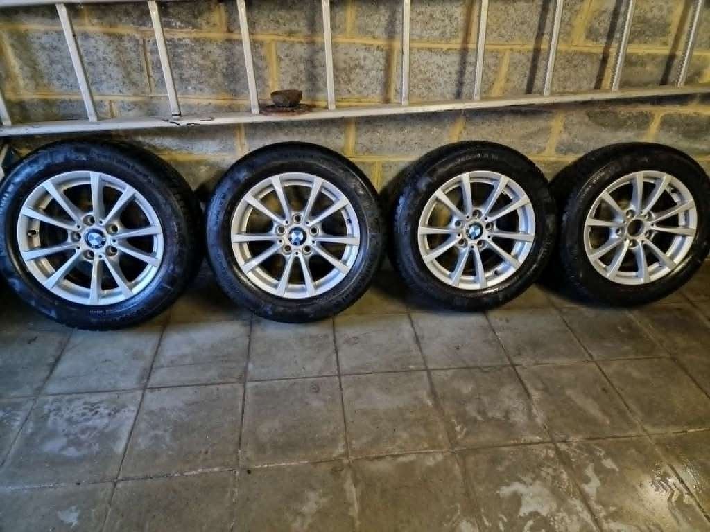 Pneu BMW 205 60 16 runflat hiver, Autos : Pièces & Accessoires, Pneus et Jantes, Pneus hiver, 16 pouces, 205 mm