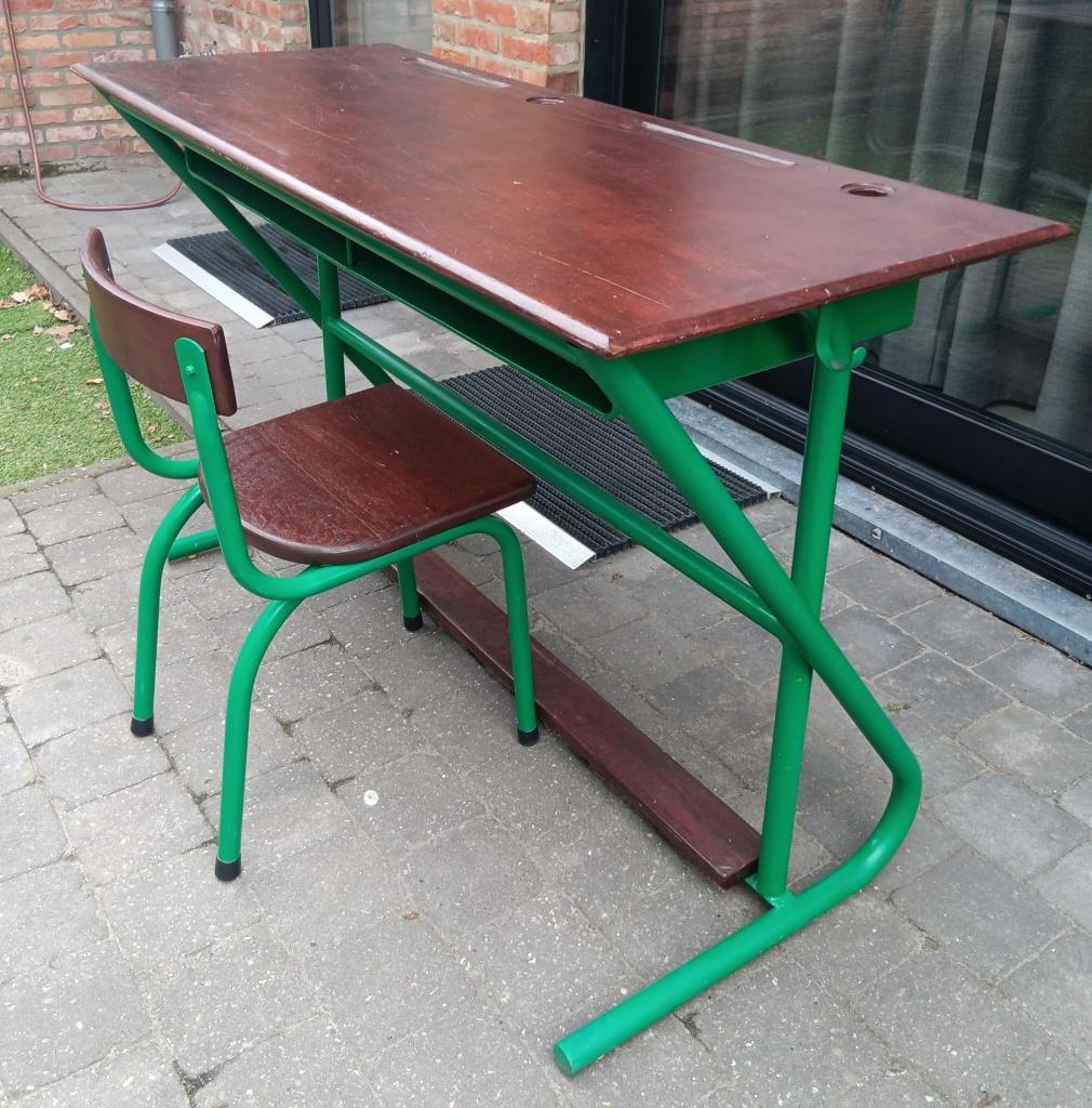oude schoolbank met stoel, Enlèvement
